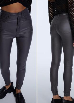 Штаны с эффектом кожи слим