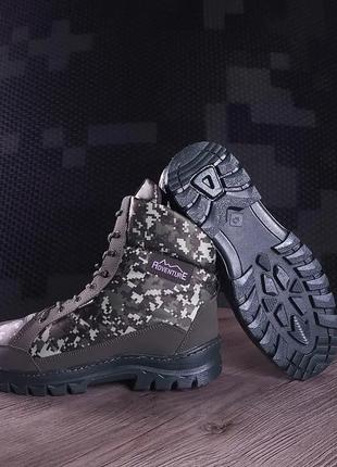 Якісні теплі чоловічі черевики берці черевики-берці черевики для воєнних військові черевики зимові піксельні чоловічі берці на хутрі2 фото