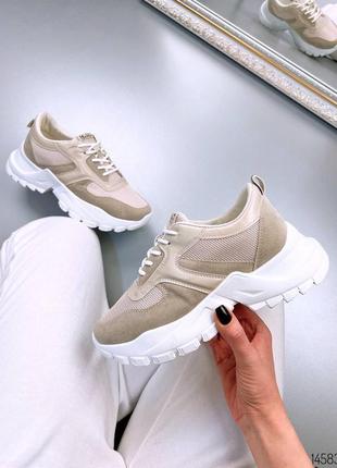 Женские кроссовки