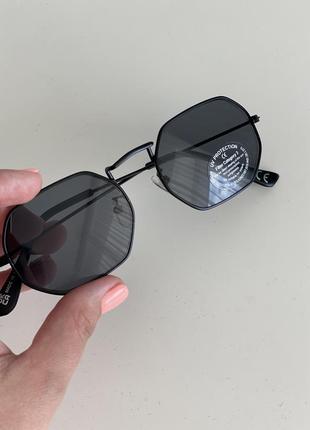 Чорні сонцезахисні окуляри з чорною оправою унісекс asos4 фото