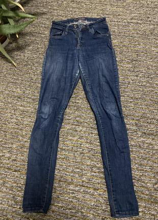 Темные синие джинсы зауженные высокая посадка завышена талия s1 фото