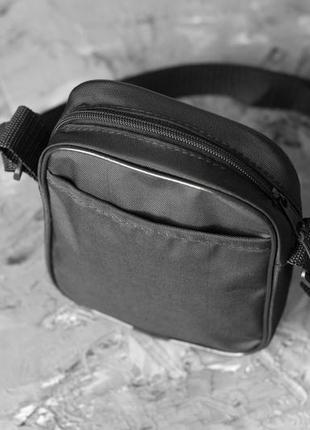 Маленькая сумка мессенджер мужская puma small черная из ткани через плечо5 фото