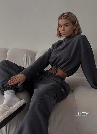 Стильний теплий костюм