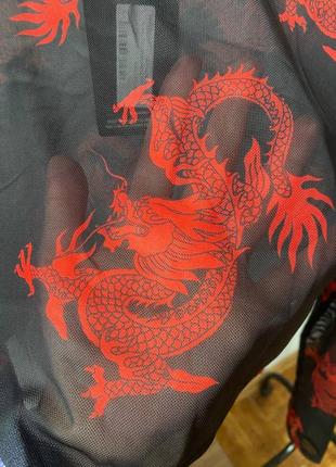 Трендовый топ-сетка, принт красные драконы, pretty little thing