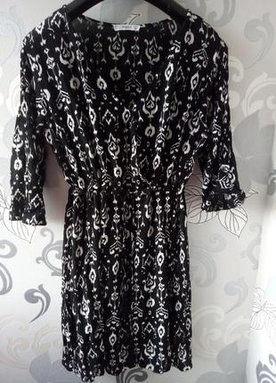 Чорне в квіти прин квіти коротке плаття на запах mango, плаття халат, вишиванка