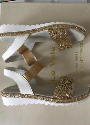 Босоножки на широкую с высоким подъемом ножку