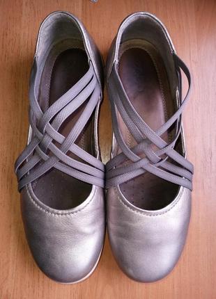 Туфлі жіночі.