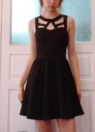 Чёрное необычное платье брендовое1 фото