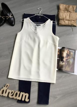 Базовая молочная блуза с кружевом прямого кроя размер l