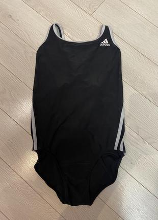 Спортивний купальник adidas.
