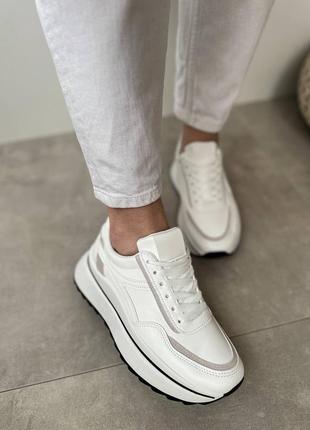 Легкие, удобные и качественные белые кроссы4 фото