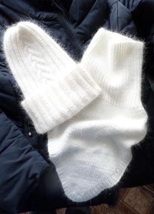 Пушистая шапка их пуха норки и снуд-уголок