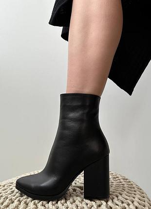 Витончені і жіночні ботильйони з натуральної шкіри демі