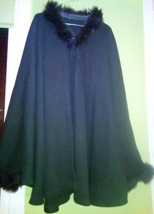 Роскошное ,теплое пончо с мехом очень красивого цвета