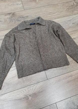 Фірмовий светр