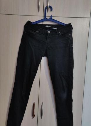 Черные джинсы