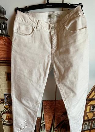 Білі джинси zara. 9-10 років