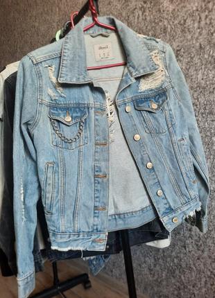 Джинсовая куртка с порваностями рваная джинсовка3 фото