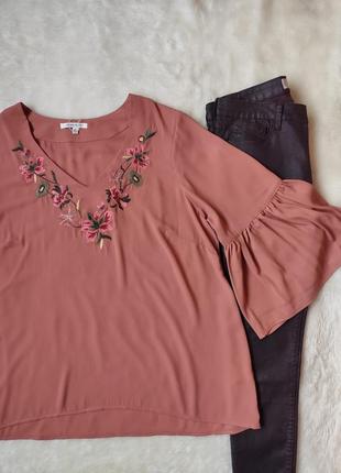 Розовая блуза с вырезом декольте цветочной вышивкой воланами широкими рукавами батал большого размер3 фото