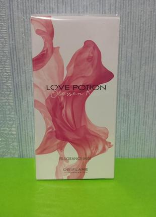 Парфумований спрей для тіла love potion blossom kiss 38526