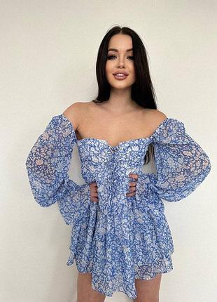 Платье с нежным цветочным принтом