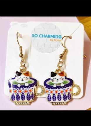 Милі сережки котик в чашці