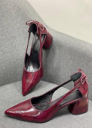 Женские туфли из натуральный лаковый рептилия в бордовом цвете на каблуке 6 см3 фото