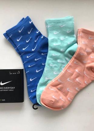 Шкарпетки комплект 3 пари різного кольору nike монограмні