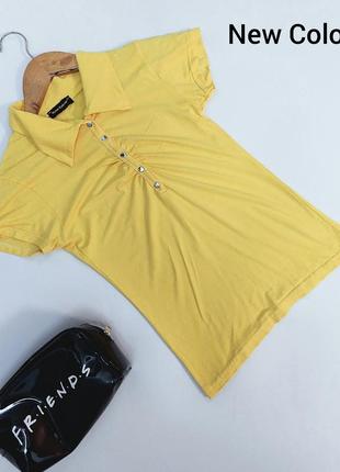 Женская желтая футболка с воротником и на застежках приталенная от бренда new colour