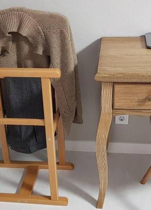 Напольная деревянная вешалка для одежды