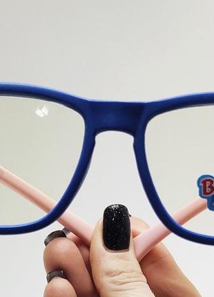 Дитячі  комп'ютерні  окуляри в синій оправі3 фото