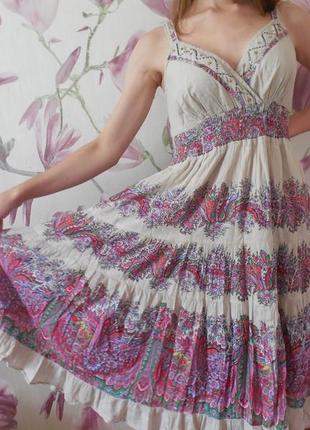 Платье из хлопка с подъюбником летнее открытое длинное полусолнце с яркими узорами