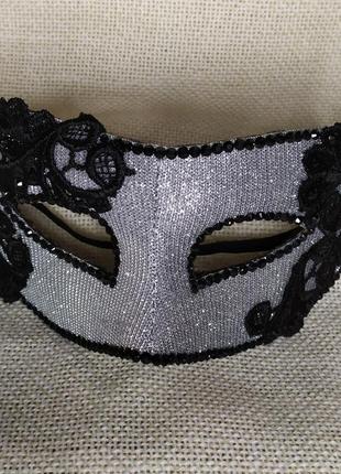 Женская карнавальная маска