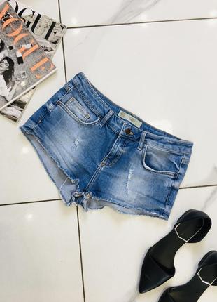 1+1=3 на всё 🎁 джинсовые шорты с потертостями topshop 🏷 размер: м 🧶 в составе: хлопок/эластан ⭐️ сост