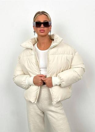 Об'ємна куртка пуховик