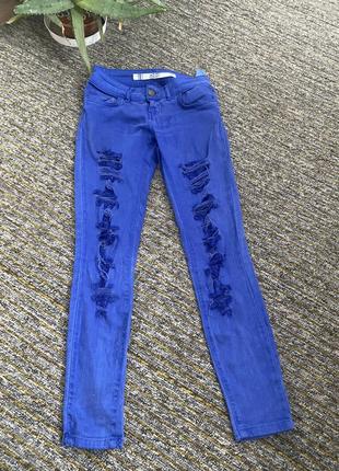 Сині завужені рвані джинси блакитні стрейчеві із заниженою талією s m