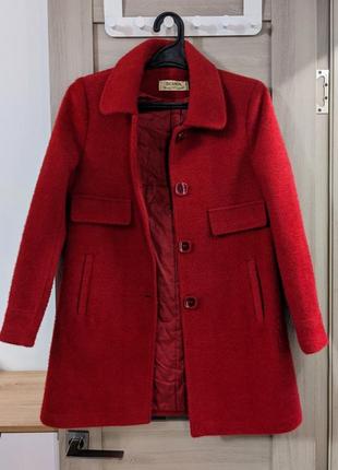 Красное пальто осень-весна, с микрофибпой в составе8 фото