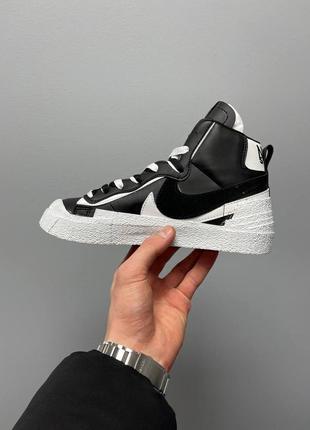 Стильные женские высокие кроссовки nike blazer mid x sacai black white чёрные с белым6 фото