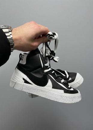 Стильные женские высокие кроссовки nike blazer mid x sacai black white чёрные с белым5 фото