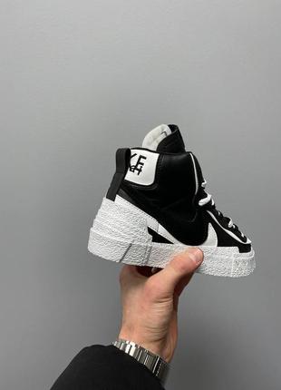 Стильные женские высокие кроссовки nike blazer mid x sacai black white чёрные с белым9 фото