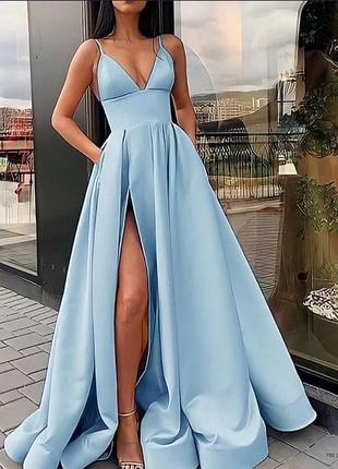 Очень красивое голубое платье с разрезом 💎💙