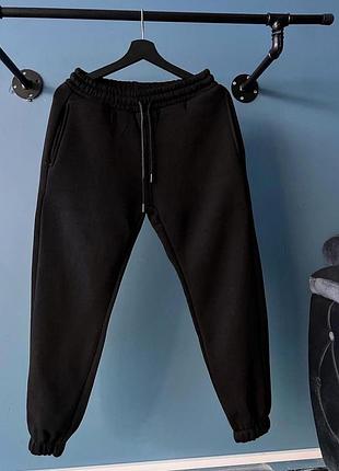 Теплые черные спортивные штаны / однотонные мужские брюки на флисе
