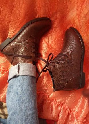 Розпродаж демісезонні коричневі черевики під шкіру пітона на флісі2 фото