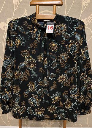 Дуже красива та стильна брендова блузка у кольорах.