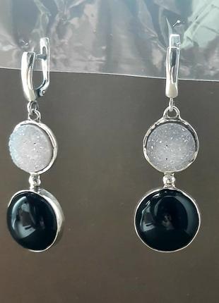 Дизайнерские эксклюзивныеі серебряные сережки с натуральным ониксом и друзами агата 925