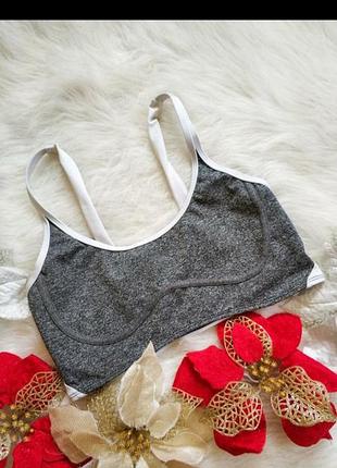 Эластичный спортивный топ без чашечек boohoo.