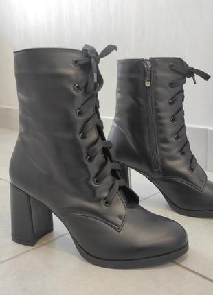 Стильні шкіряні черевички 37 розмір (23.5)