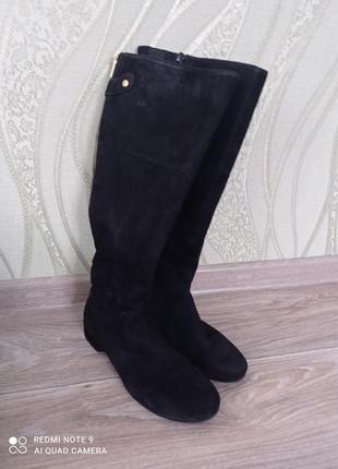 Чобітки із натуральної замші.