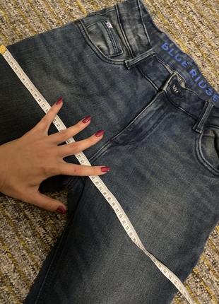 Оригинальные качественные стрейчевые темные джинсы с регулируемым обхватом талии s m5 фото