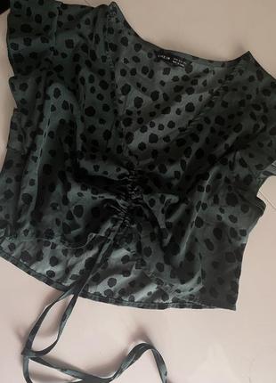 Топ блуза на затяжці в смарагдовому кольорі лео принт